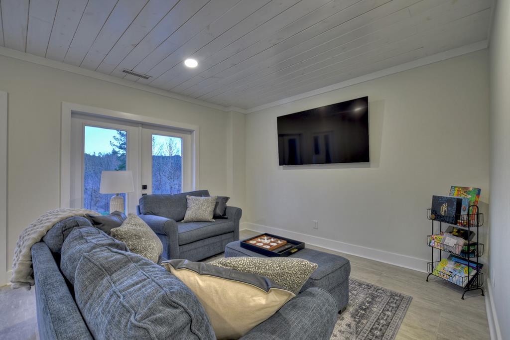 1806 Grassy Creek Road