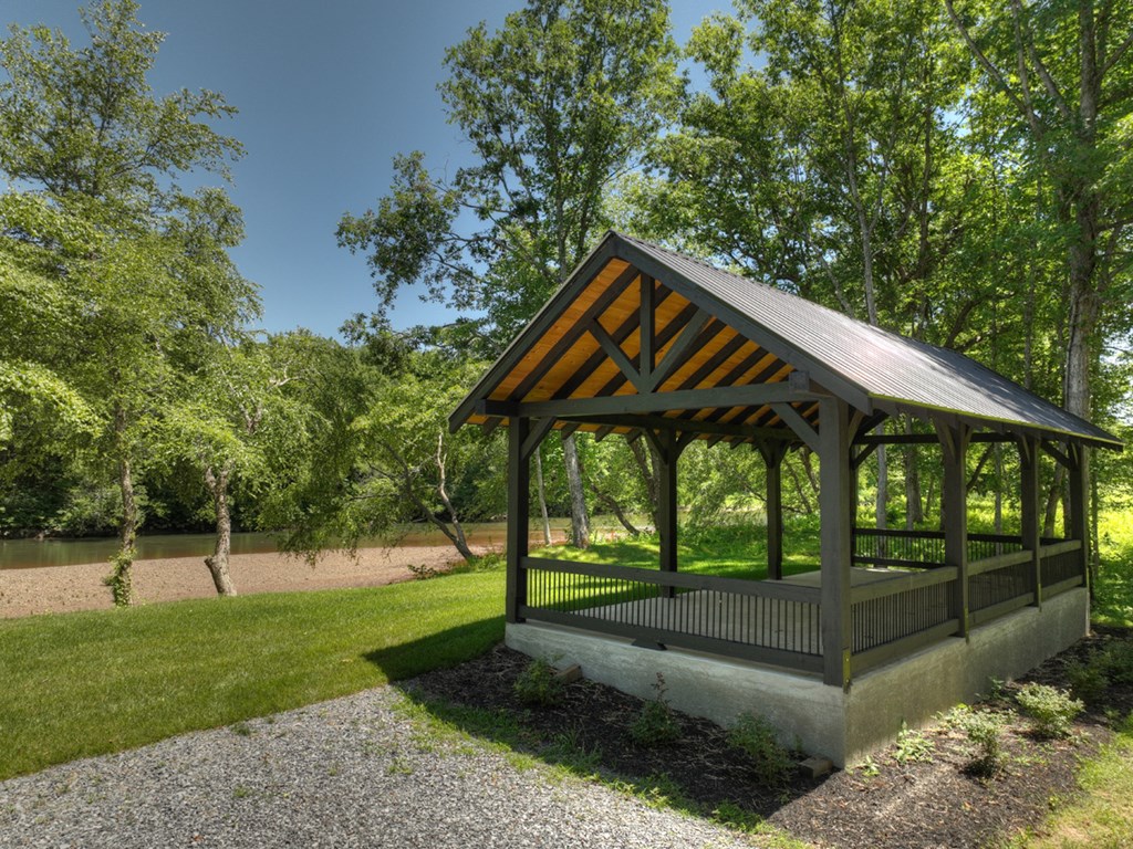 1806 Grassy Creek Road