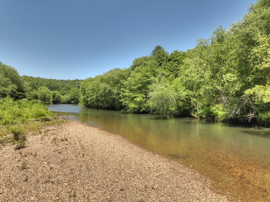 1806 Grassy Creek Road