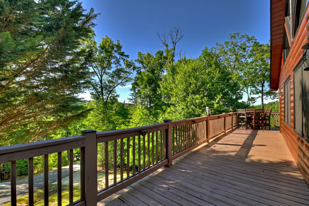 573 Weaver Creek Way