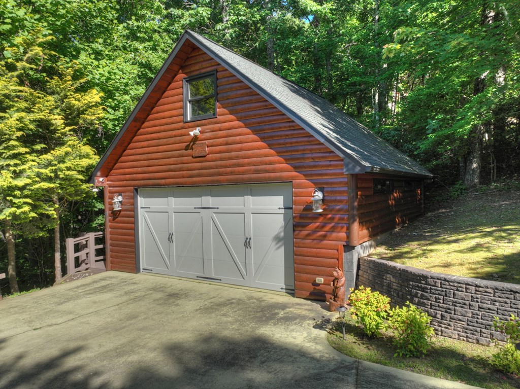 573 Weaver Creek Way