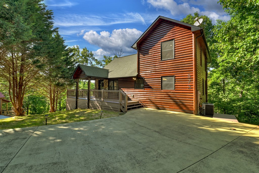 573 Weaver Creek Way