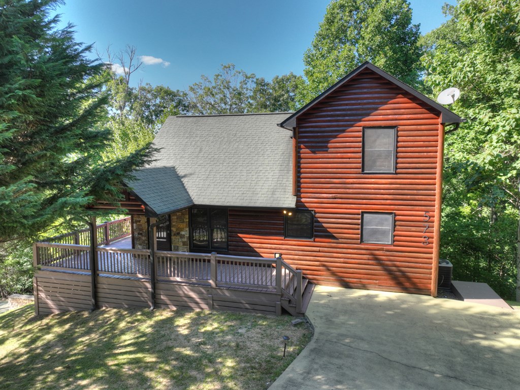 573 Weaver Creek Way