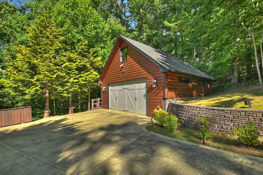 573 Weaver Creek Way