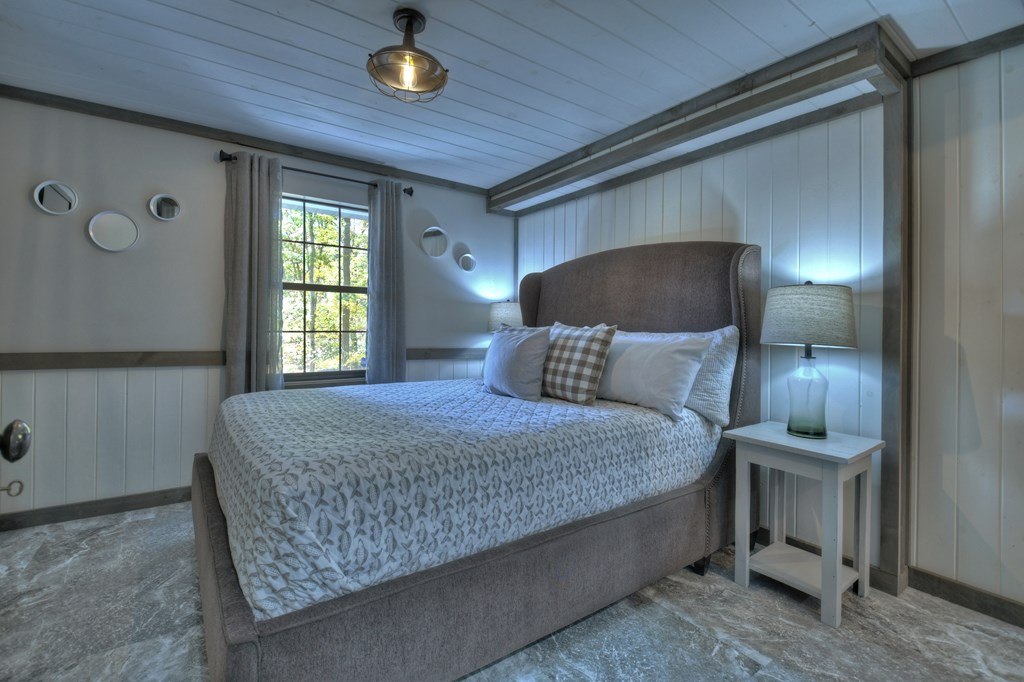 211 Little Creek Trail