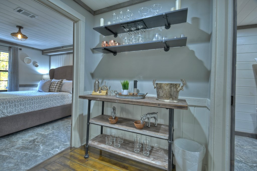 211 Little Creek Trail