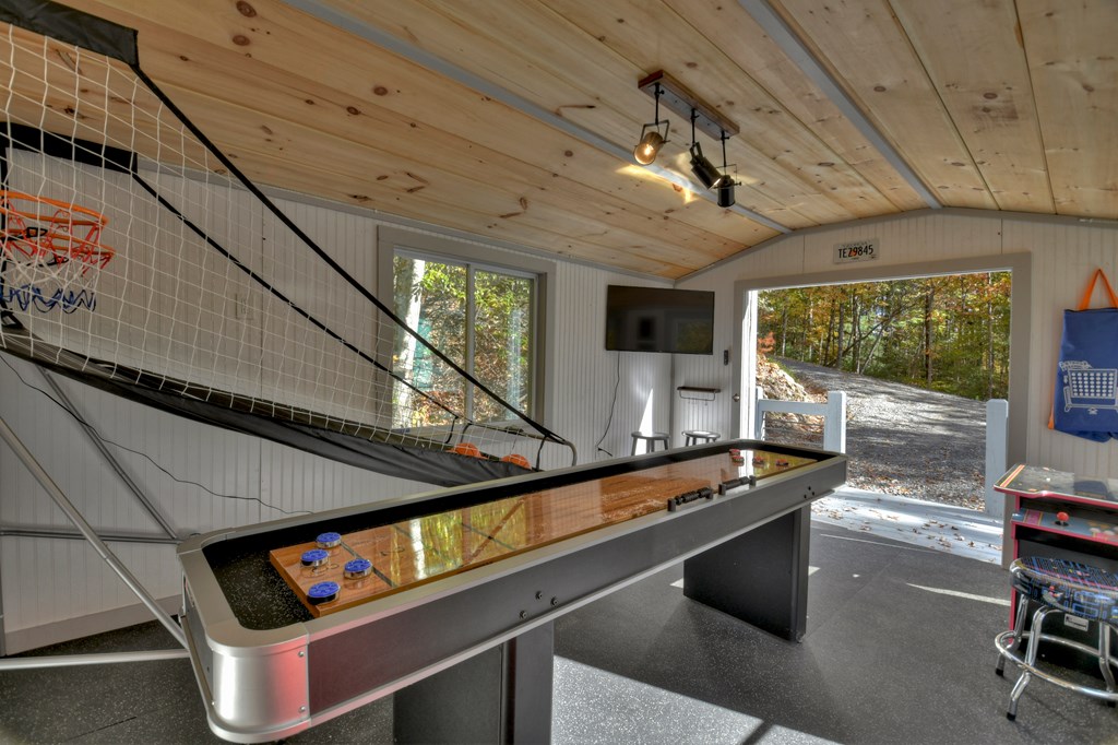 211 Little Creek Trail