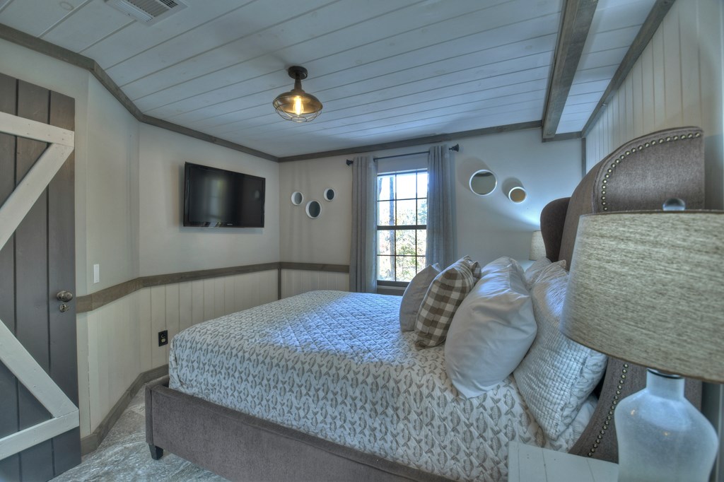 211 Little Creek Trail