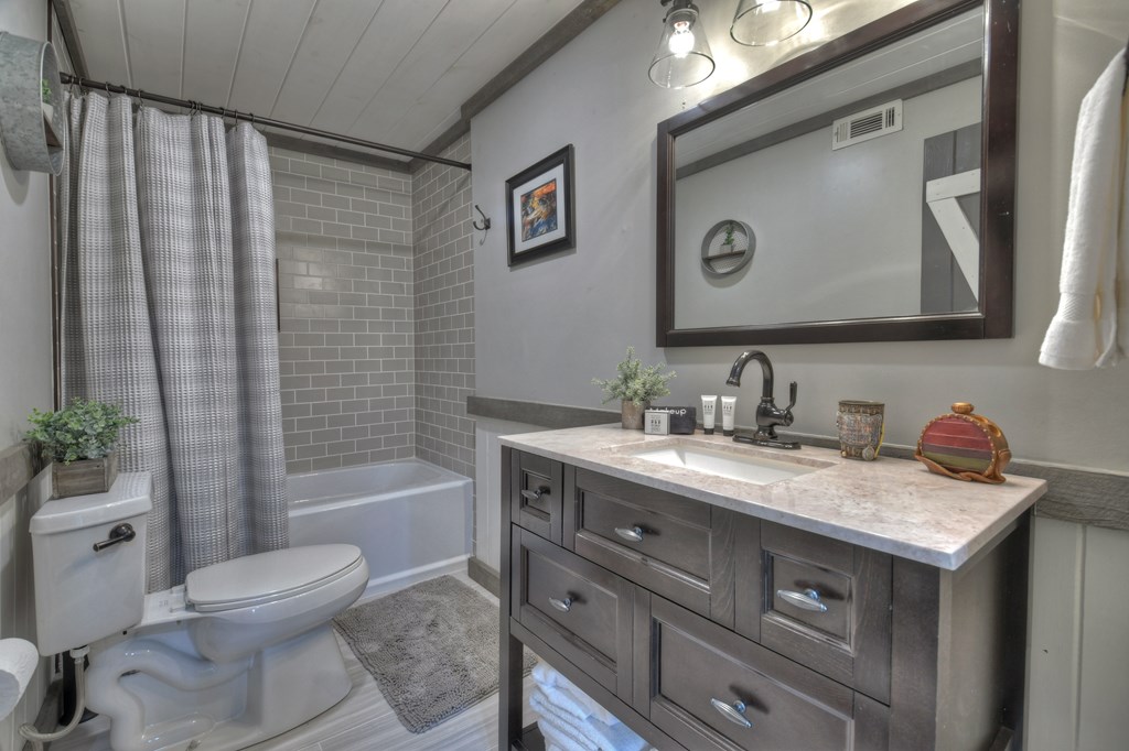 211 Little Creek Trail