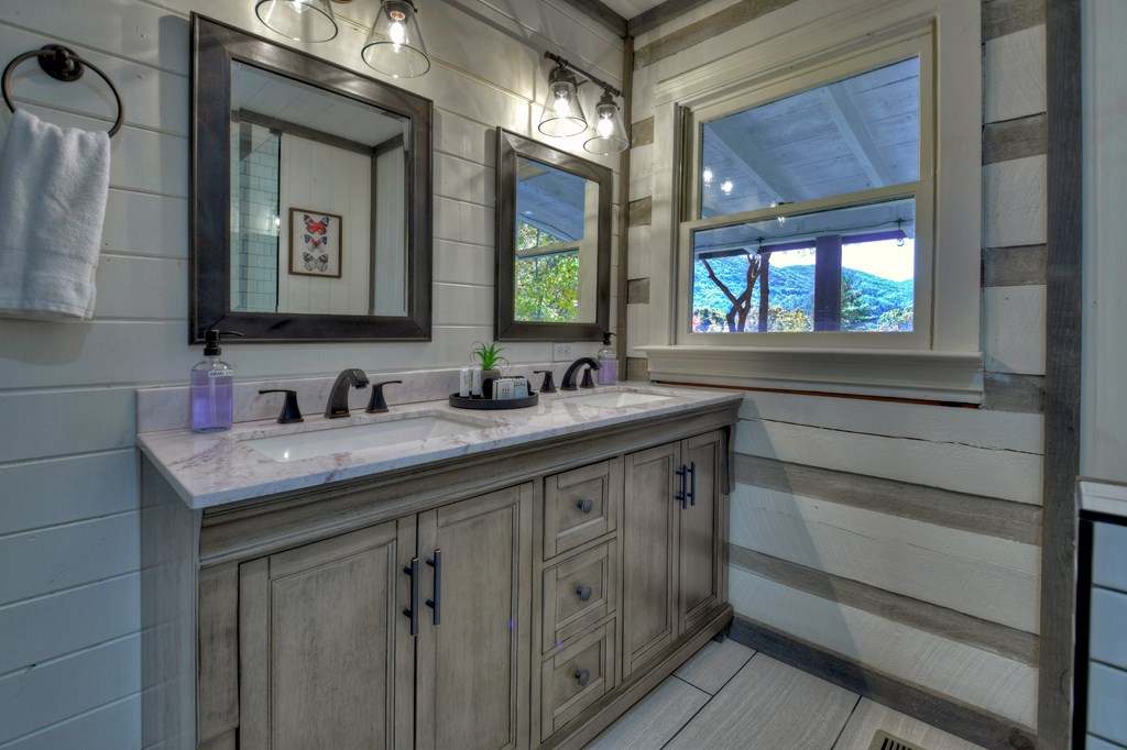 211 Little Creek Trail