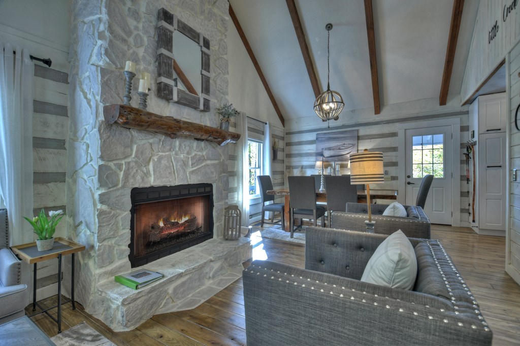 211 Little Creek Trail