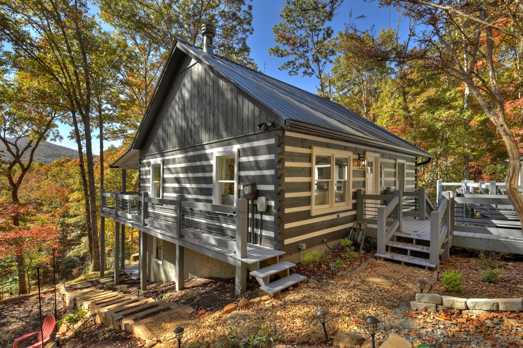 211 Little Creek Trail