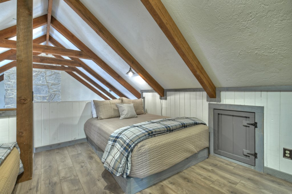 211 Little Creek Trail