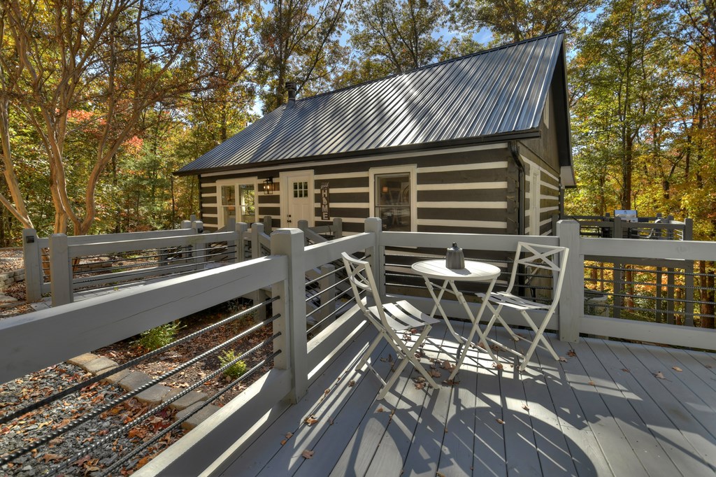 211 Little Creek Trail