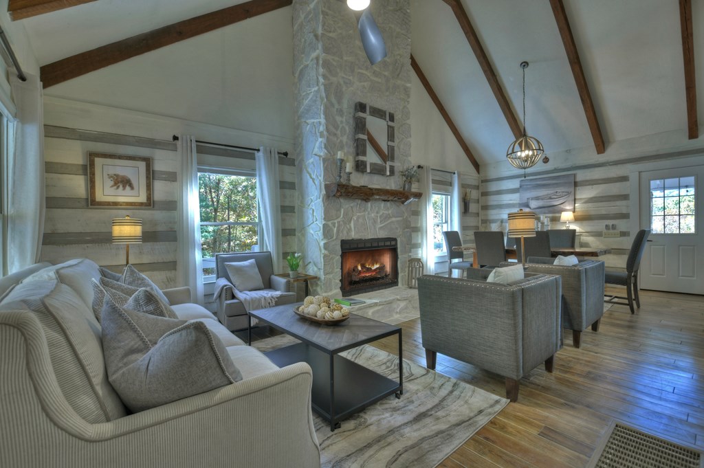 211 Little Creek Trail