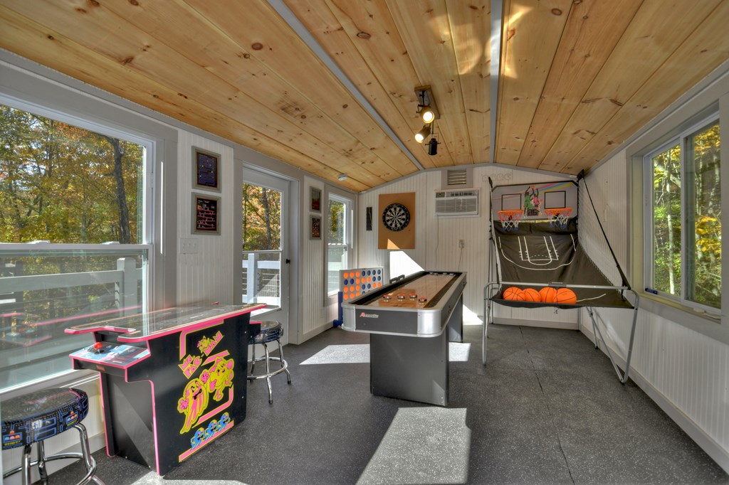 211 Little Creek Trail