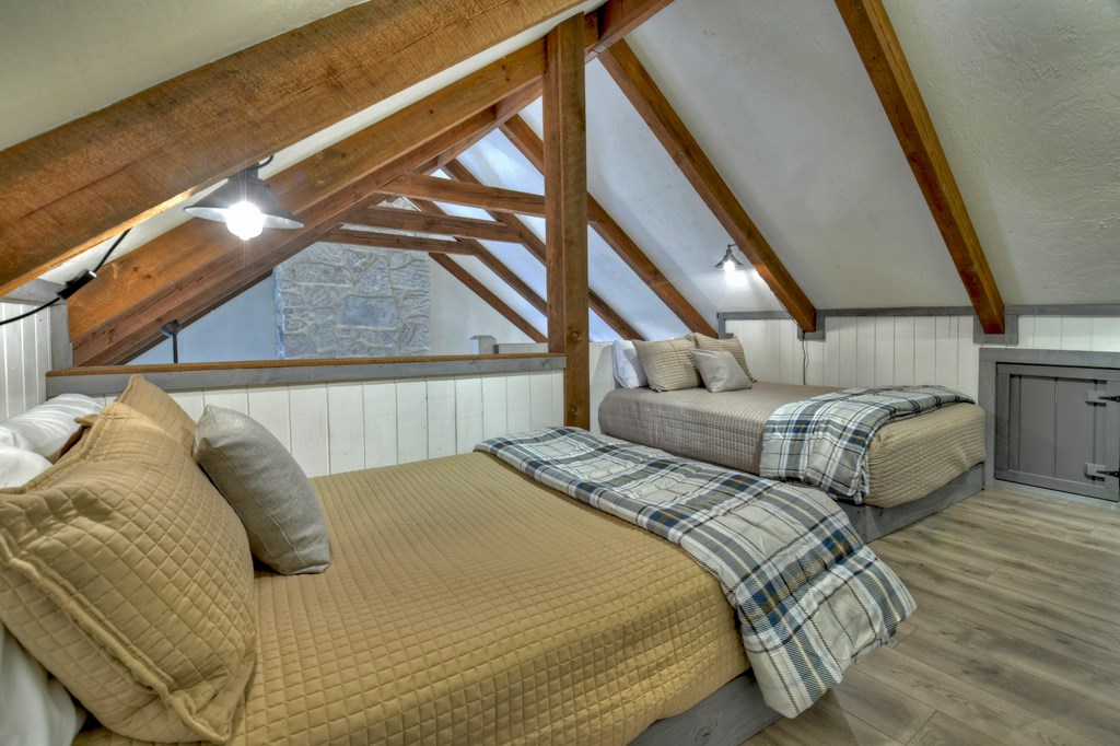 211 Little Creek Trail