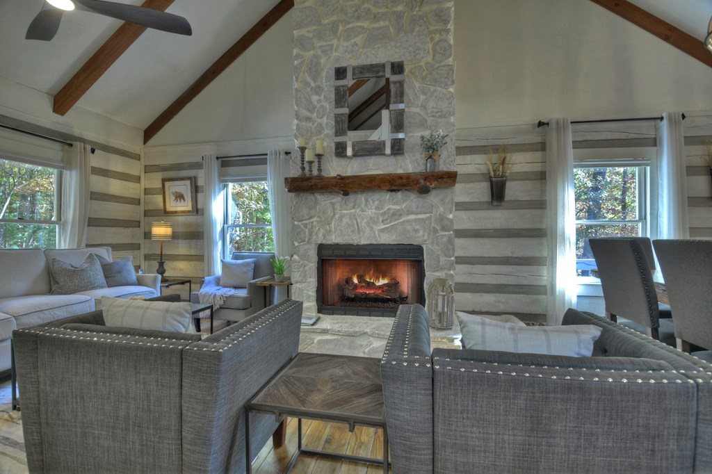 211 Little Creek Trail