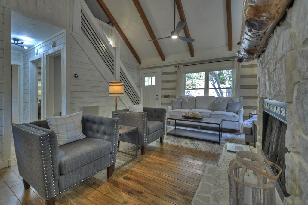 211 Little Creek Trail