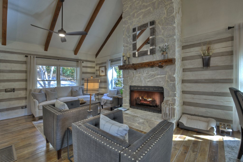 211 Little Creek Trail