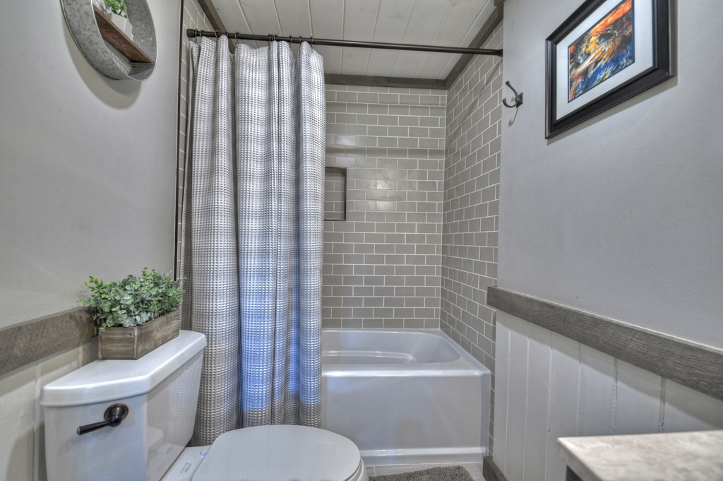 211 Little Creek Trail