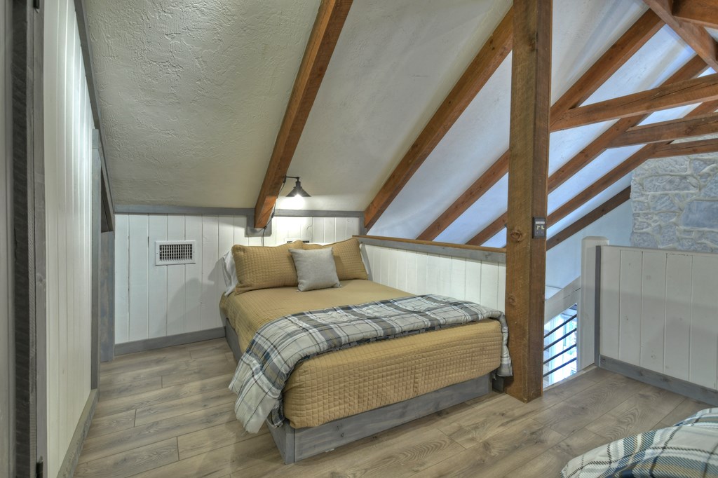 211 Little Creek Trail