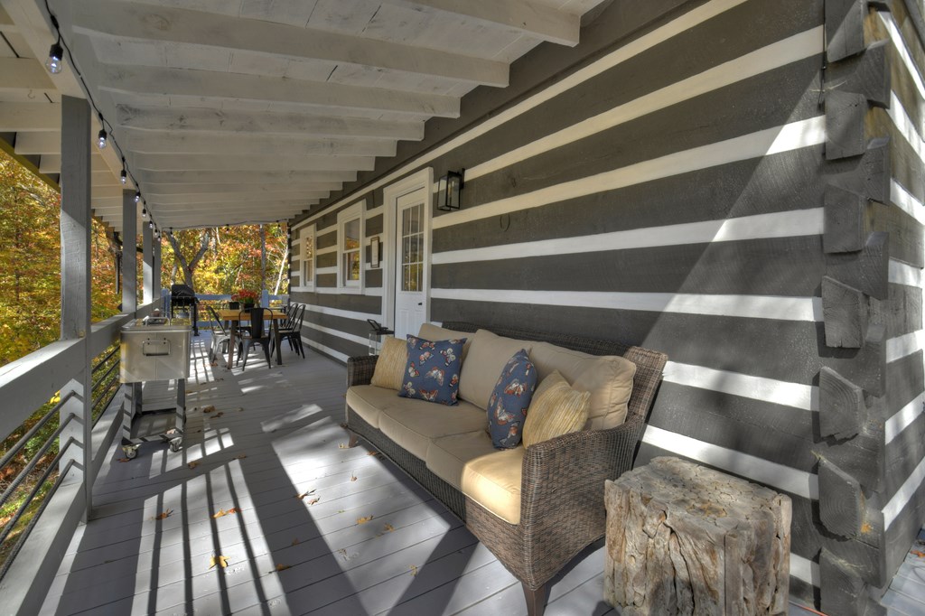 211 Little Creek Trail