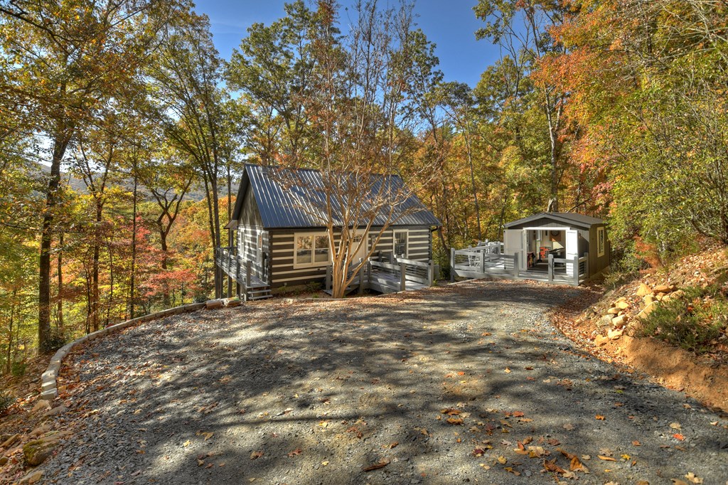 211 Little Creek Trail