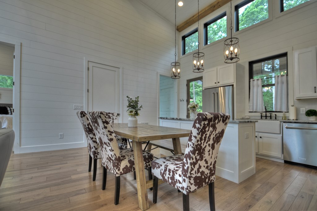 100 Oak View Road