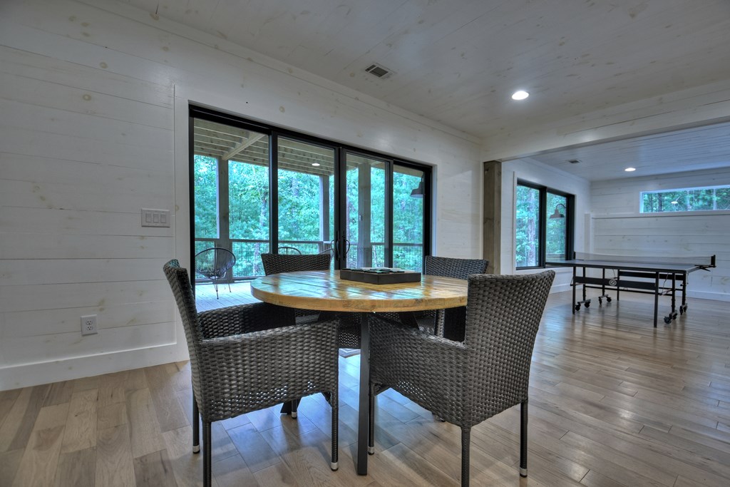 100 Oak View Road
