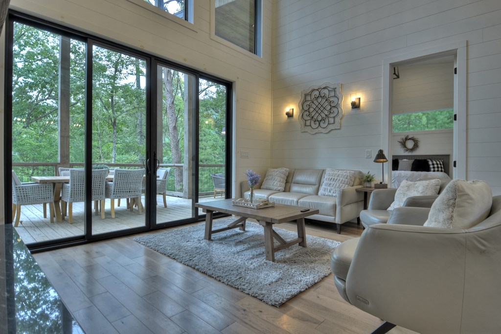 100 Oak View Road