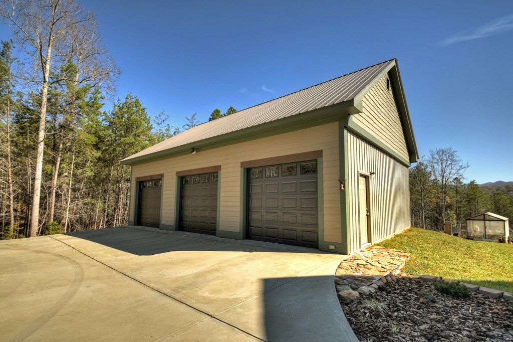 1183 Barnes Creek Road