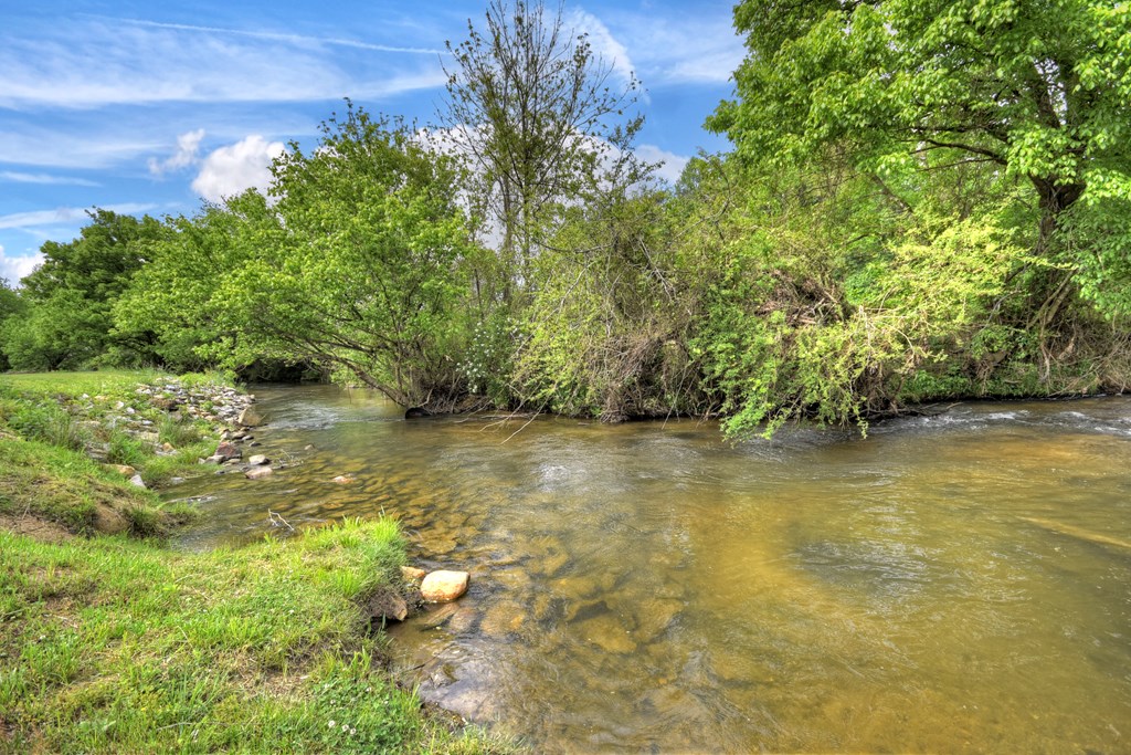 35 Mountain Meadows Circle