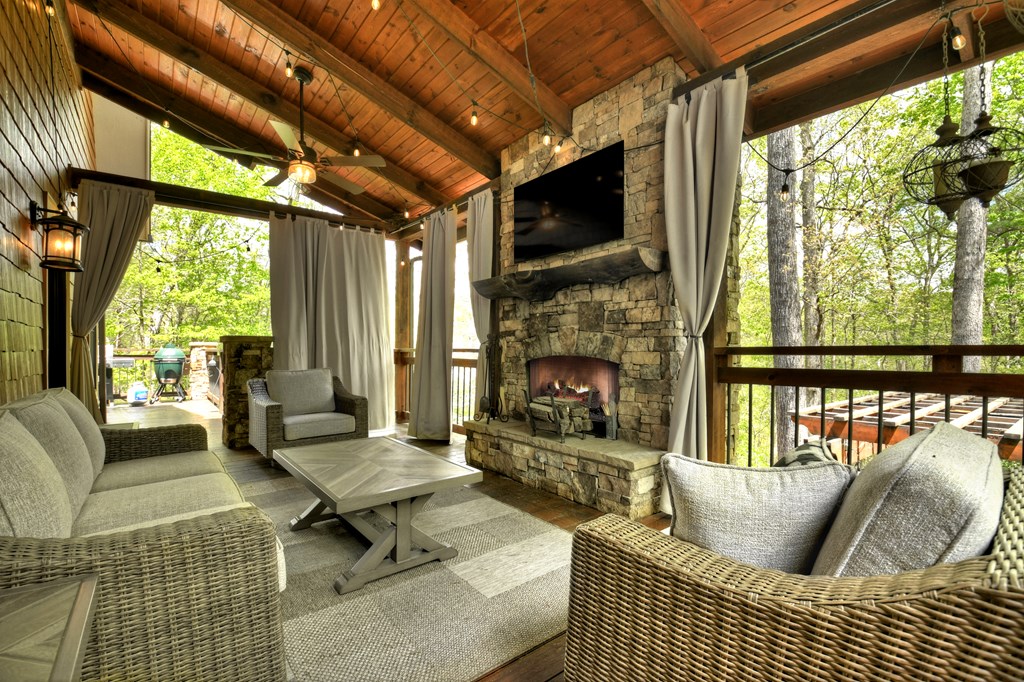 2634 Mountain Tops Road