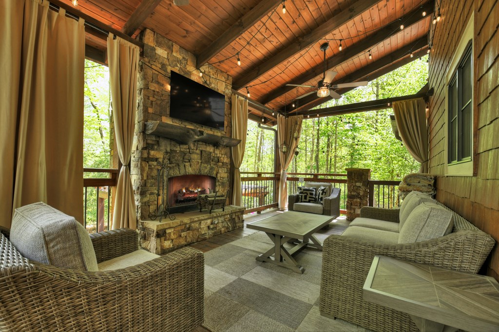 2634 Mountain Tops Road
