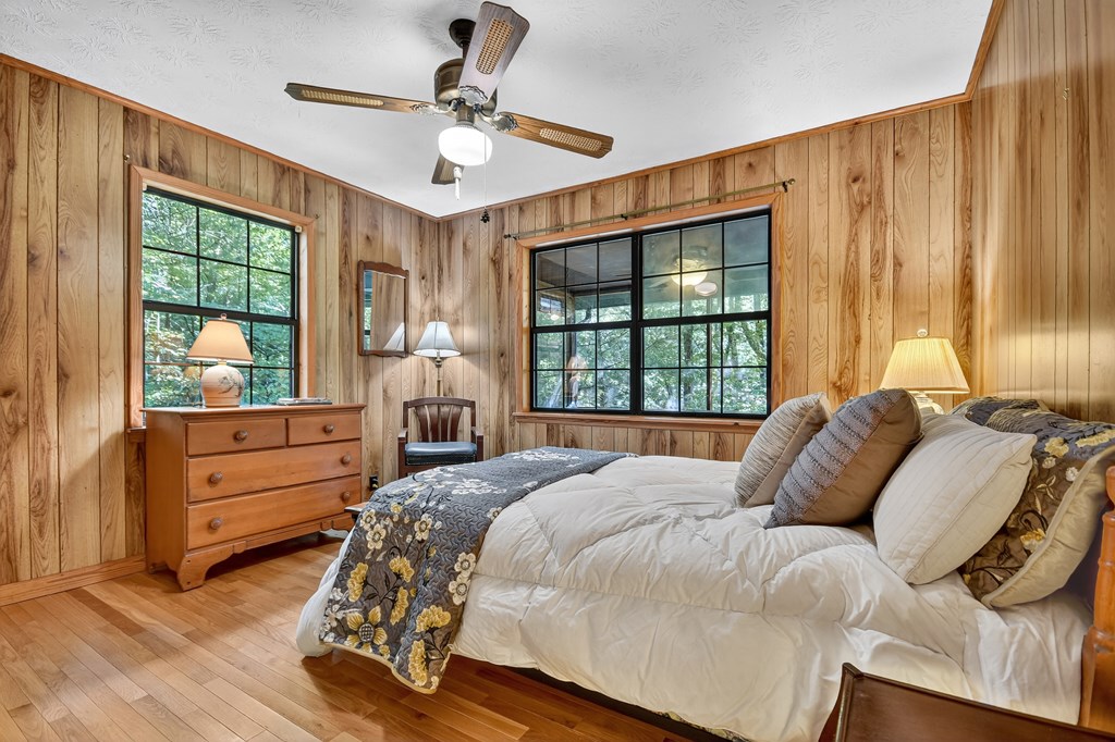 409 Hothouse Lane
