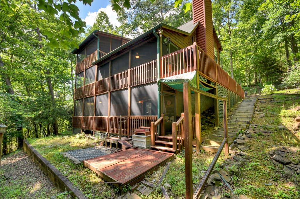 409 Hothouse Lane