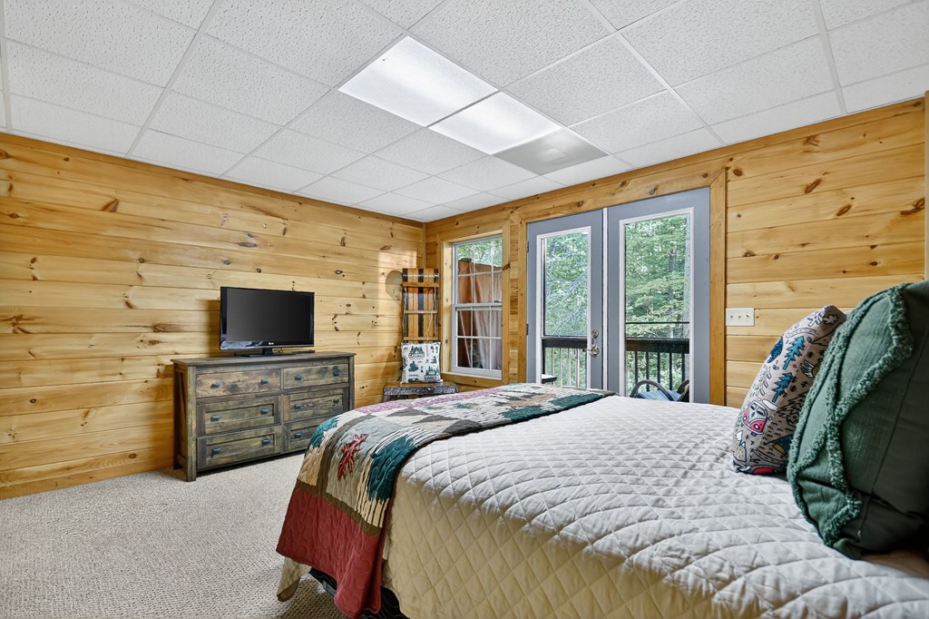 409 Hothouse Lane