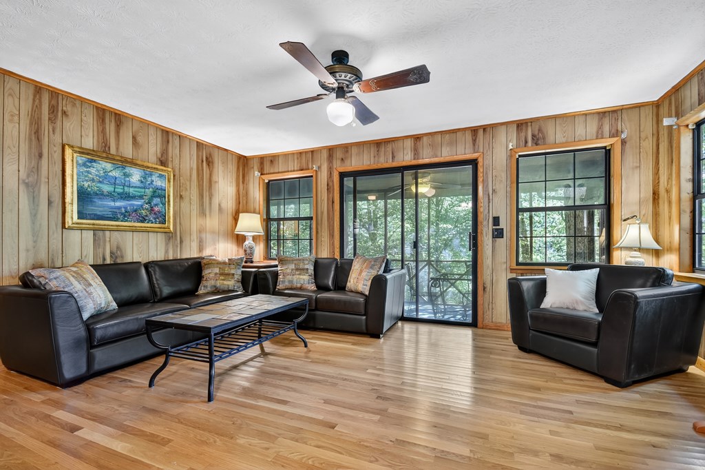 409 Hothouse Lane