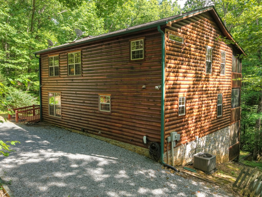 409 Hothouse Lane