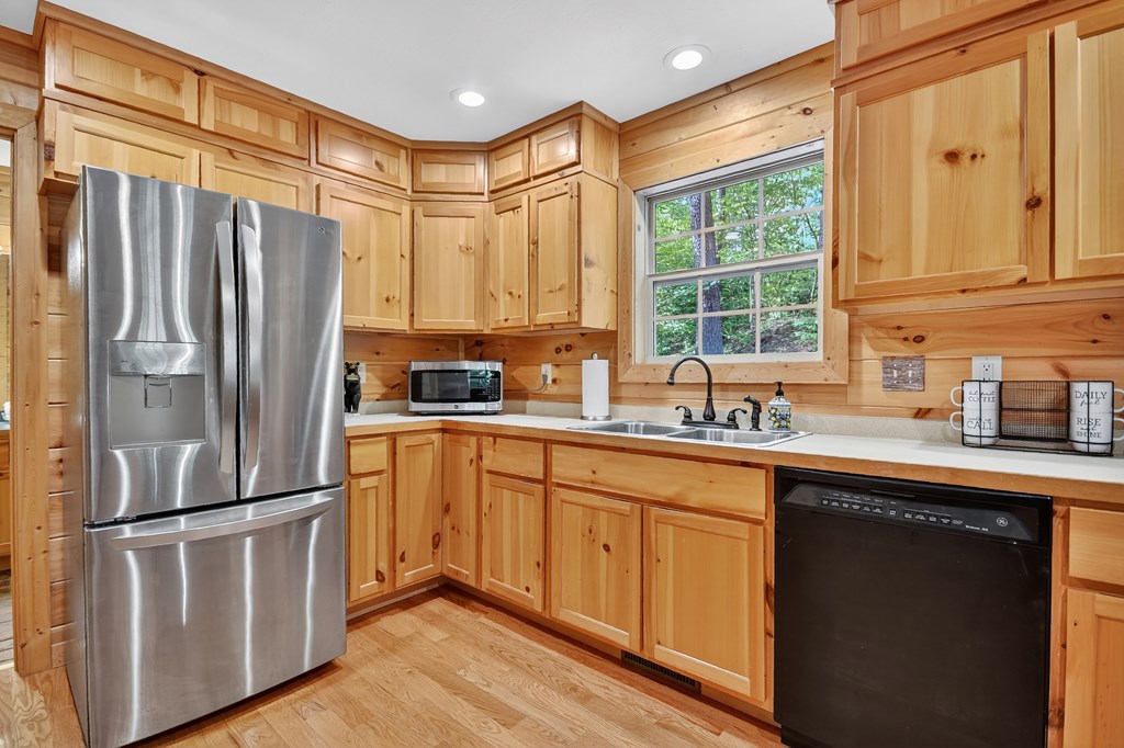 409 Hothouse Lane