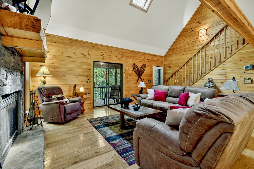 409 Hothouse Lane