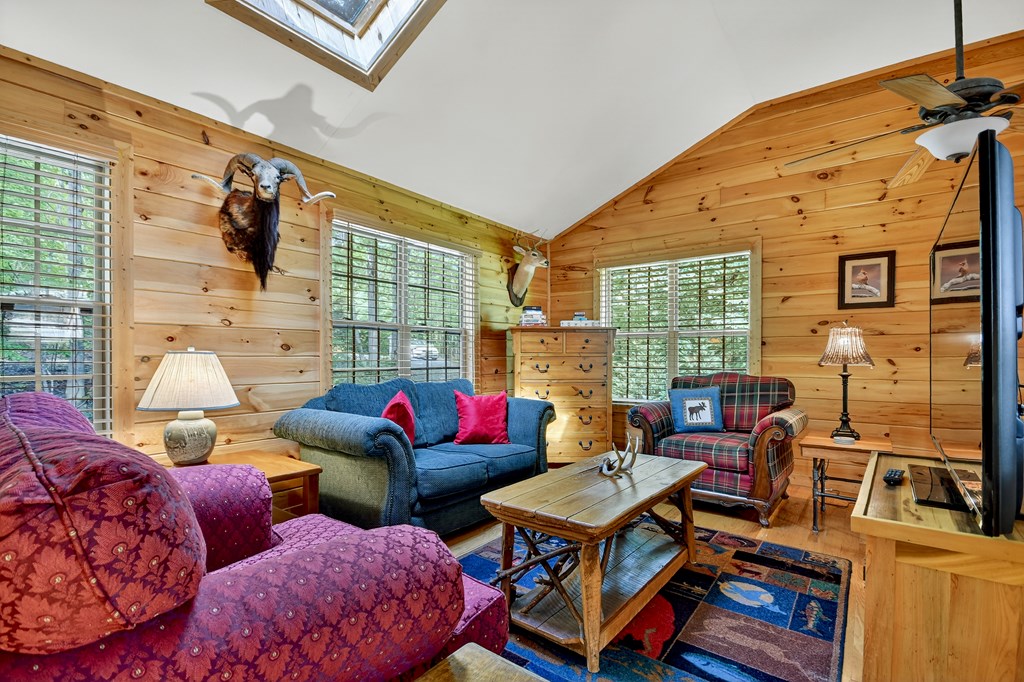 409 Hothouse Lane