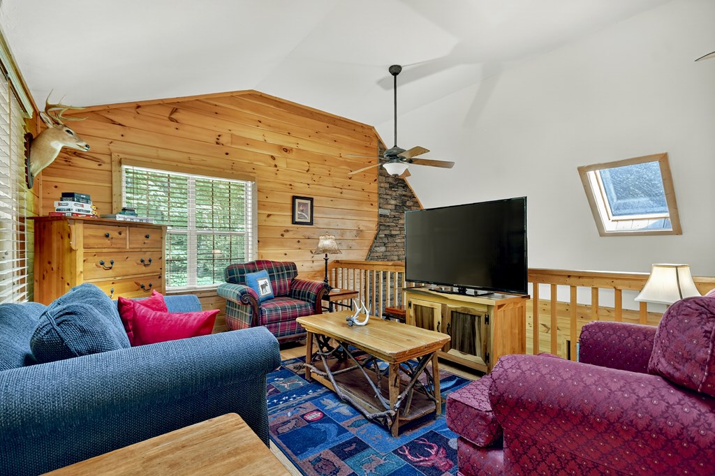 409 Hothouse Lane