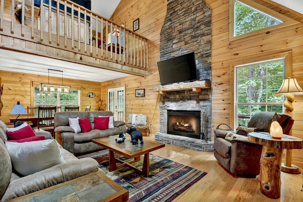 409 Hothouse Lane