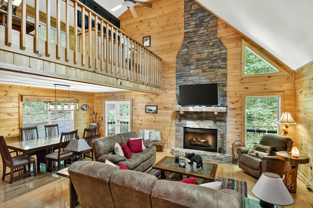 409 Hothouse Lane