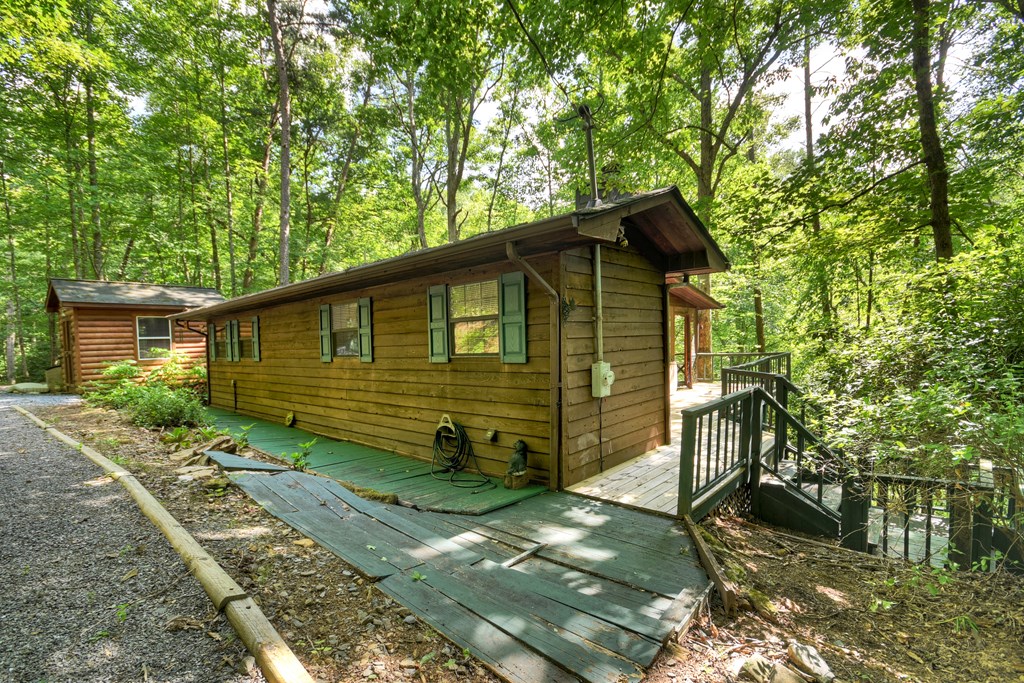 409 Hothouse Lane