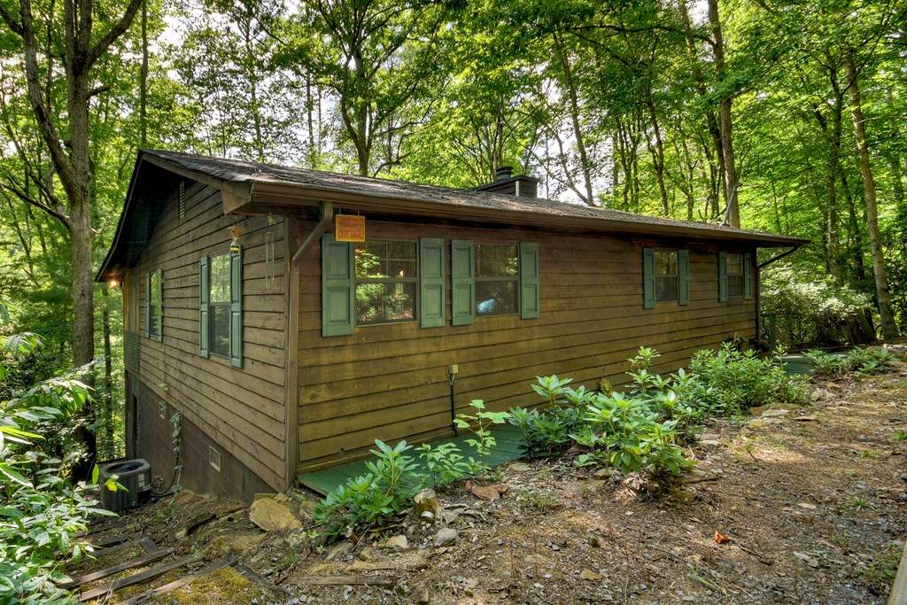 409 Hothouse Lane