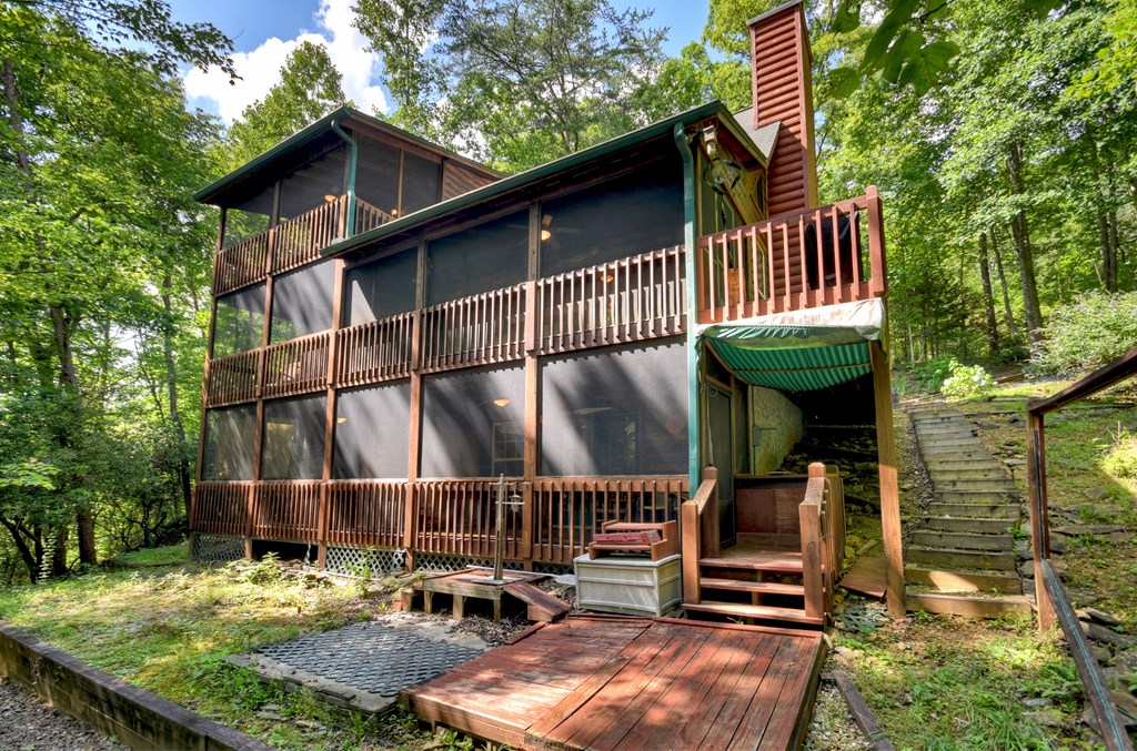 409 Hothouse Lane