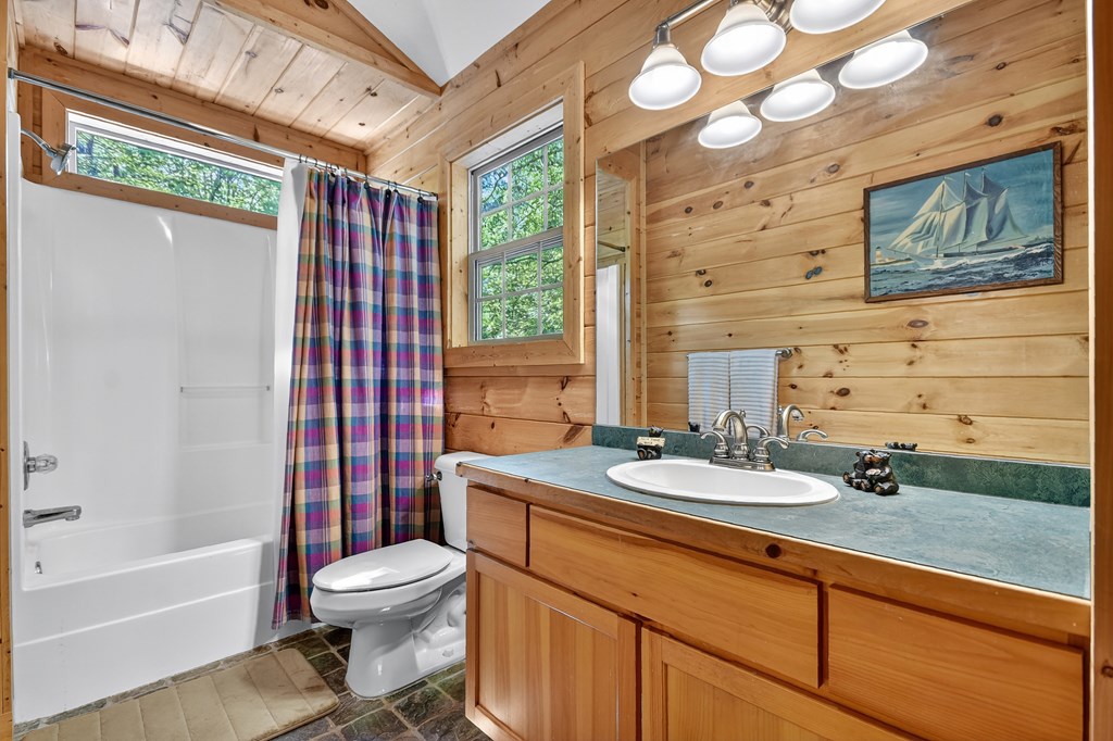 409 Hothouse Lane
